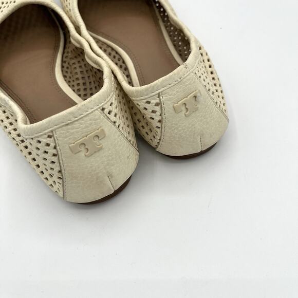 Tory Burch Whitaker Ballet Flats Sz 5.5 Perforated Leather Logo Ivory Minimalist - Picture 2 of 9